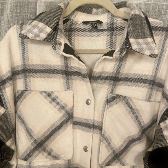 H&M Soft Plaid Oversized Shacket - Picture 3 of 4